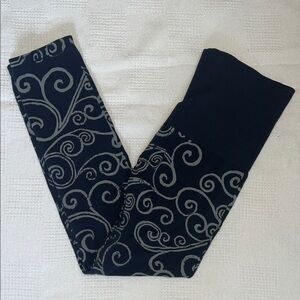 Elegant Black and Gray Patterned Leggings